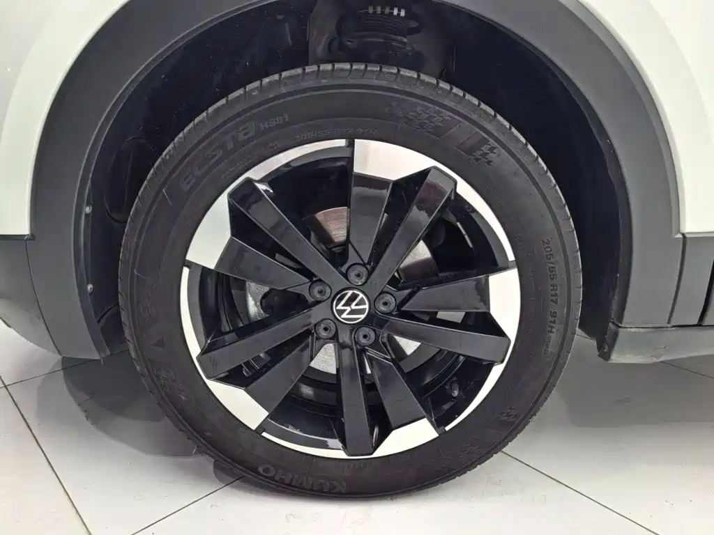 Volkswagen Tacqua 2022 2021 1.5L Automatic Smart Connect Edition