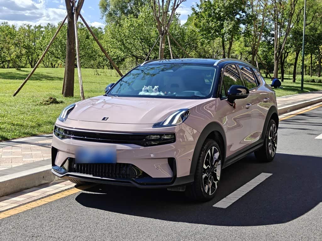Lynk & Co 06