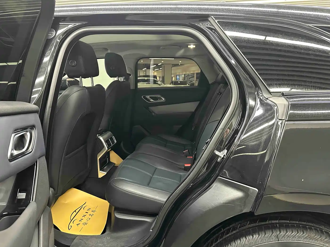 Land Rover Range Rover Velar 2024 S фото 8