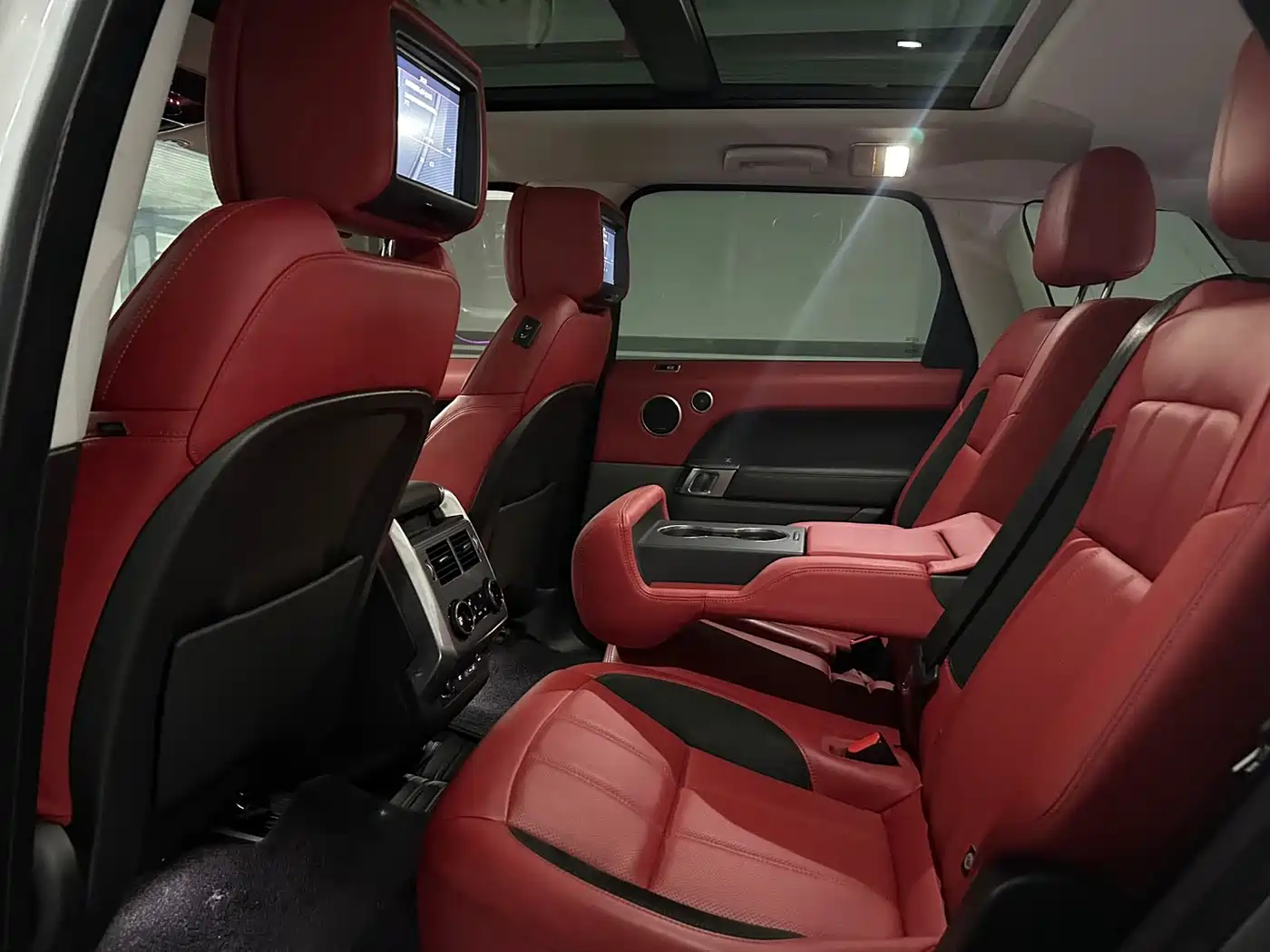 Land Rover Range Rover Sport 2021 3.0 L6 Gloss Black Edition фото 16