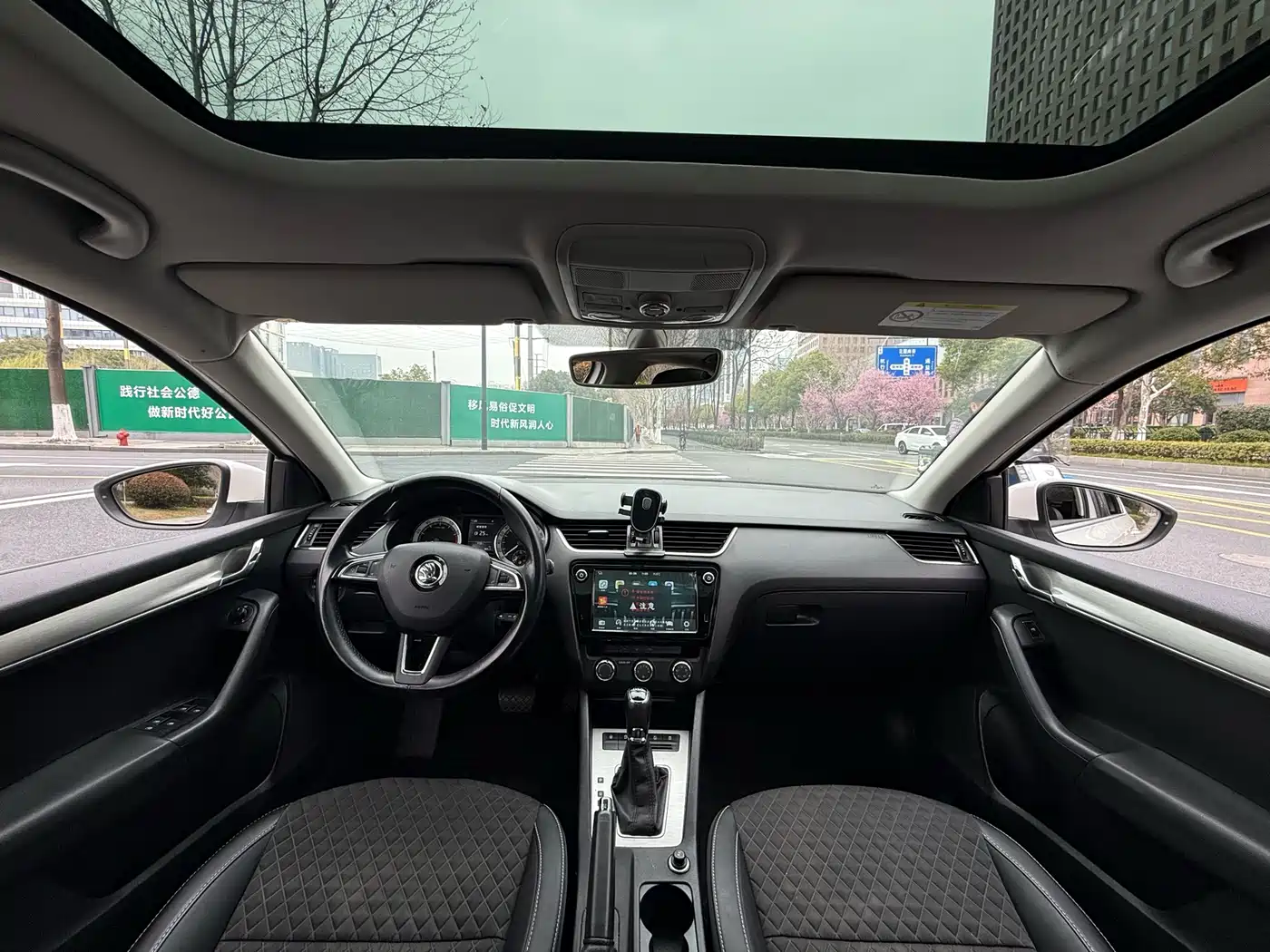 Škoda Octavia 2018 TSI230 DSG Luxury Edition фото 10