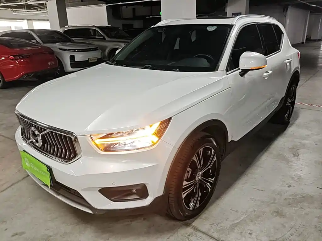 Фото 1 - Volvo XC40