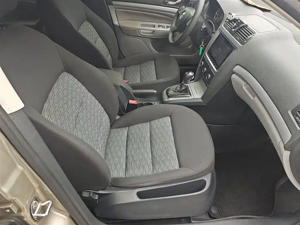 Škoda Octavia 2014 2.0L Auto Yijie Edition фото 25