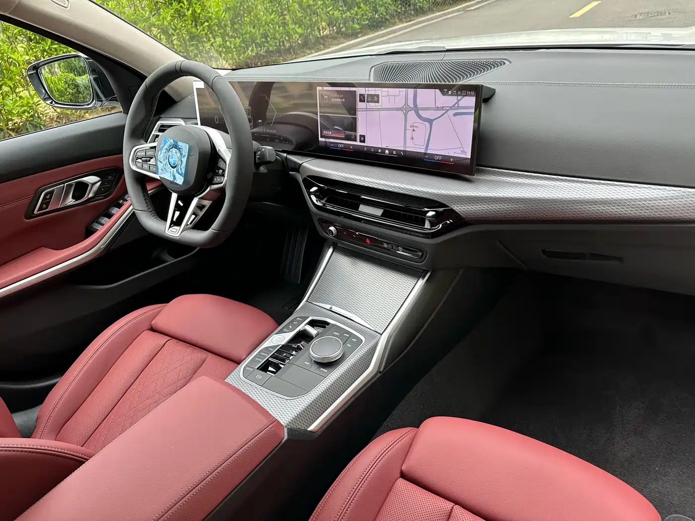 BMW 3 Series 2025 330Li M Sport Night Edition фото 6