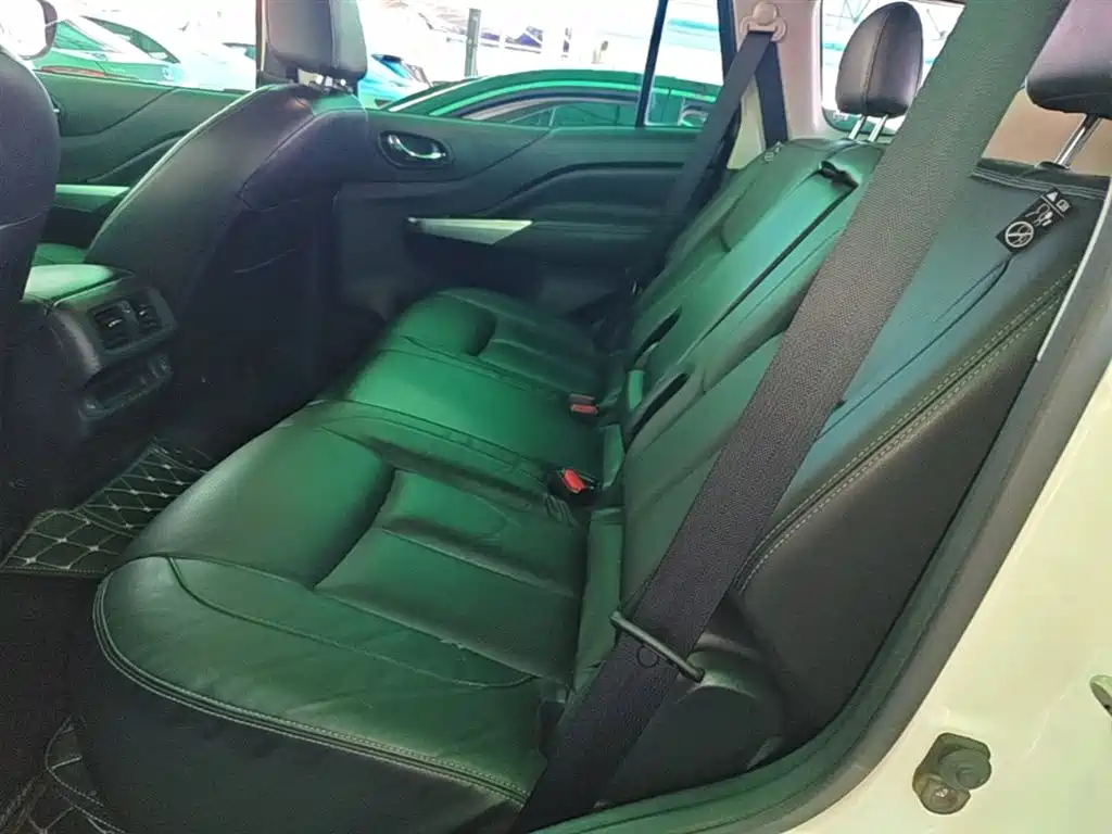Nissan Terra 2018 2018 2.5L Automatic 2WD Luxury Edition