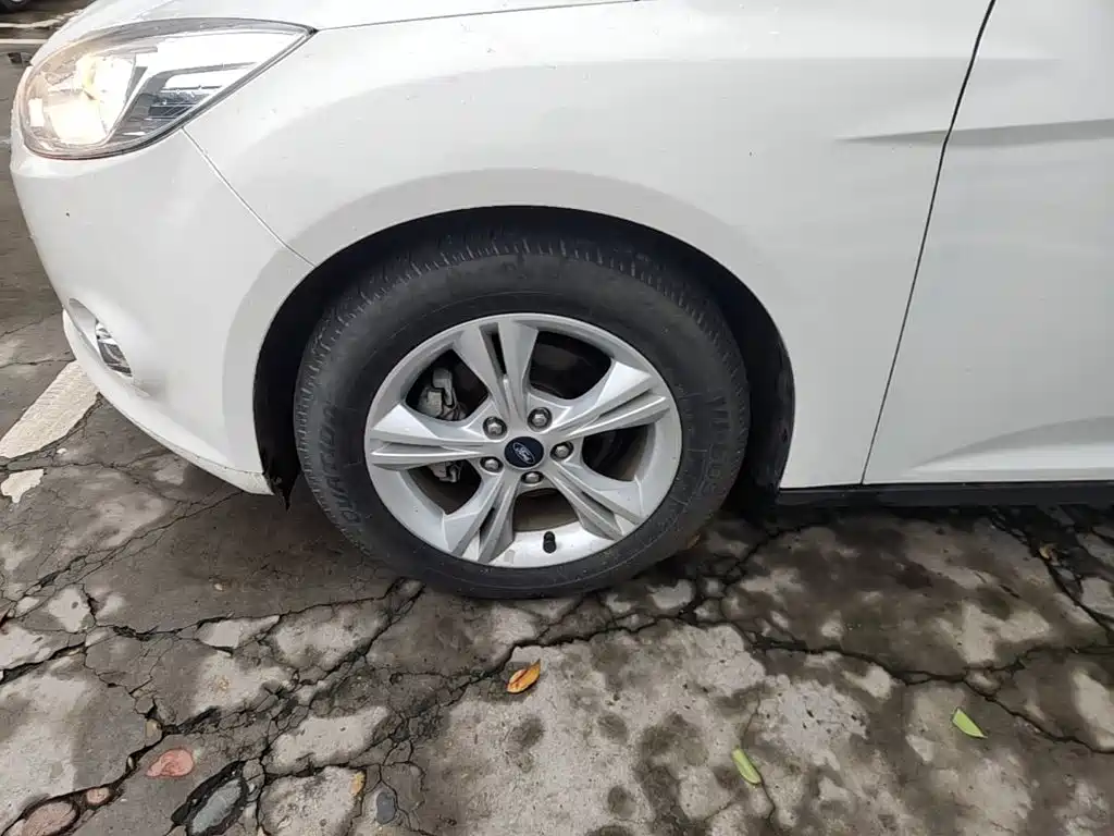 Фото 23 - Ford Focus