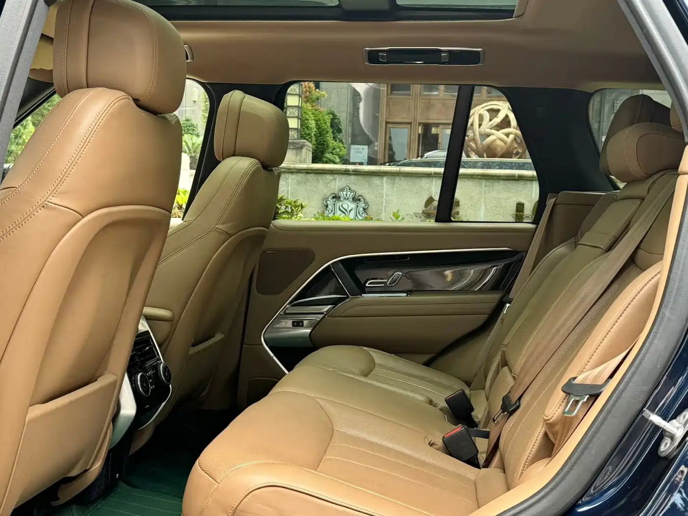 Photo 15 - Land Rover Range Rover