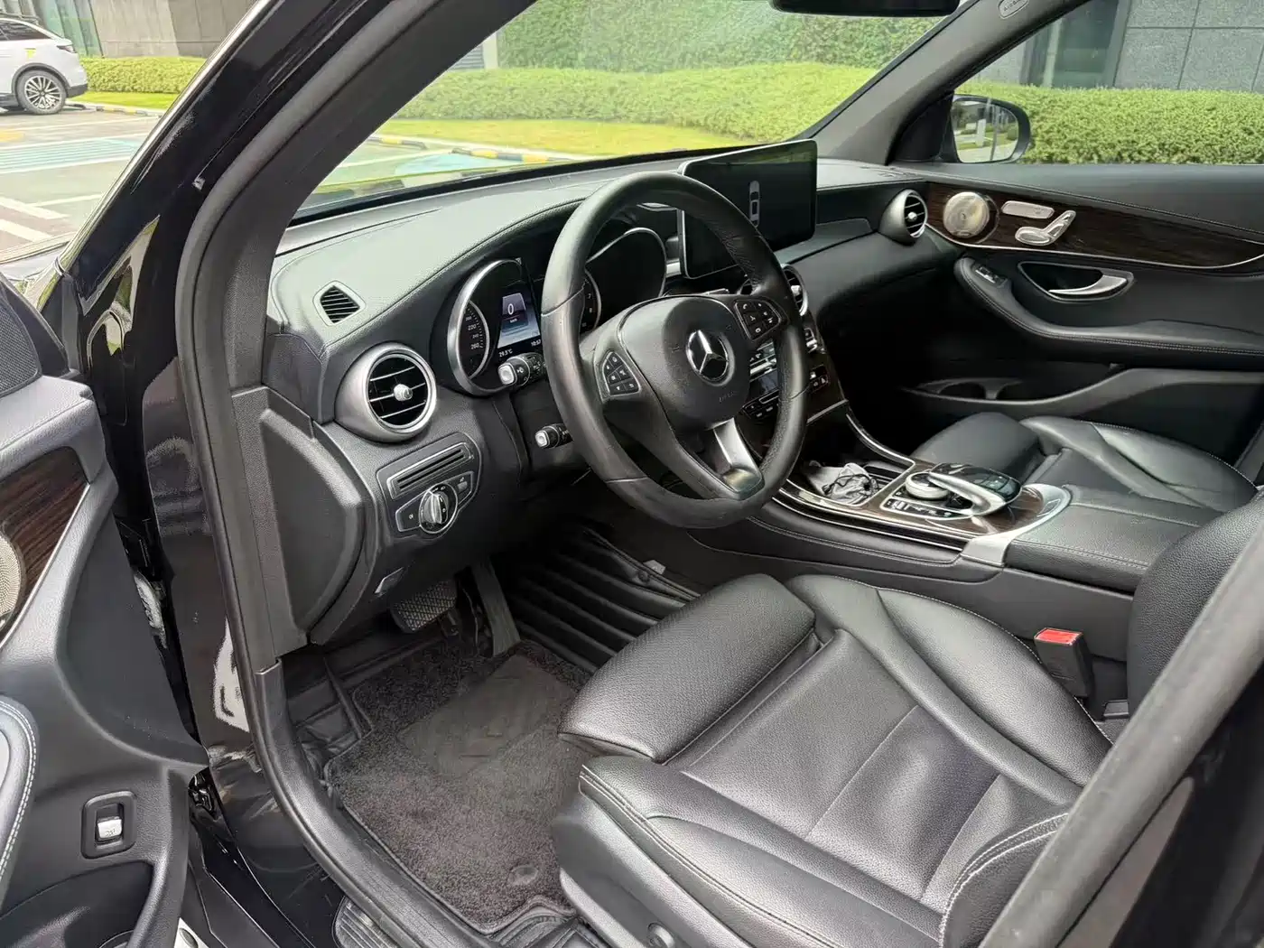 Mercedes-Benz GLC 2017 GLC 260 4MATIC Dynamic фото 4