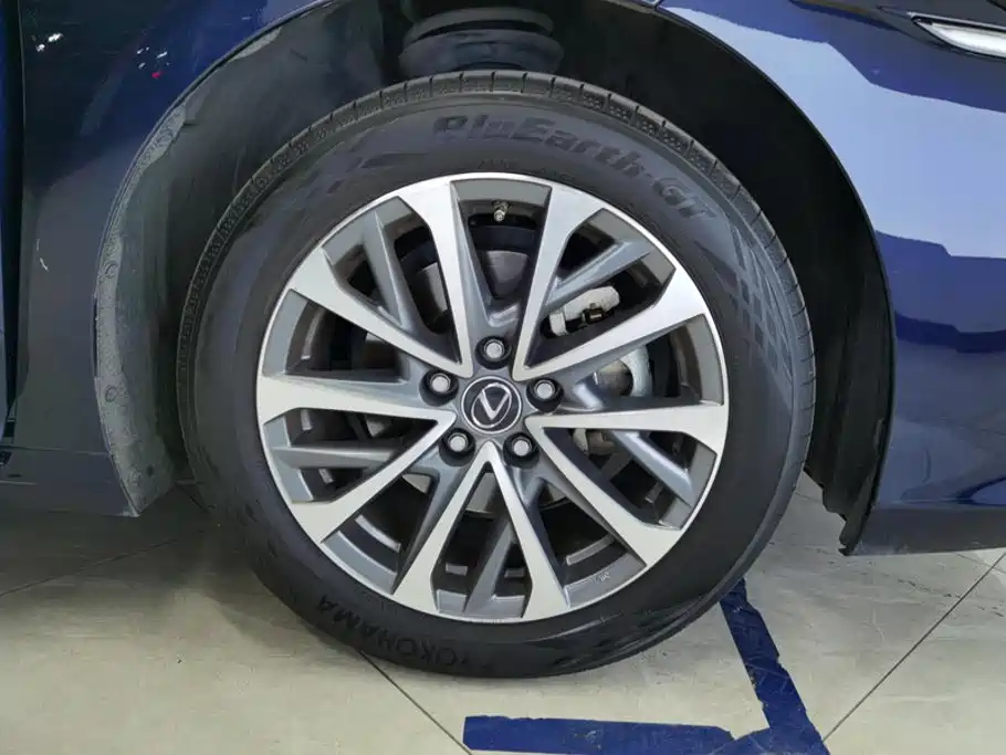 Photo 6 - Lexus ES