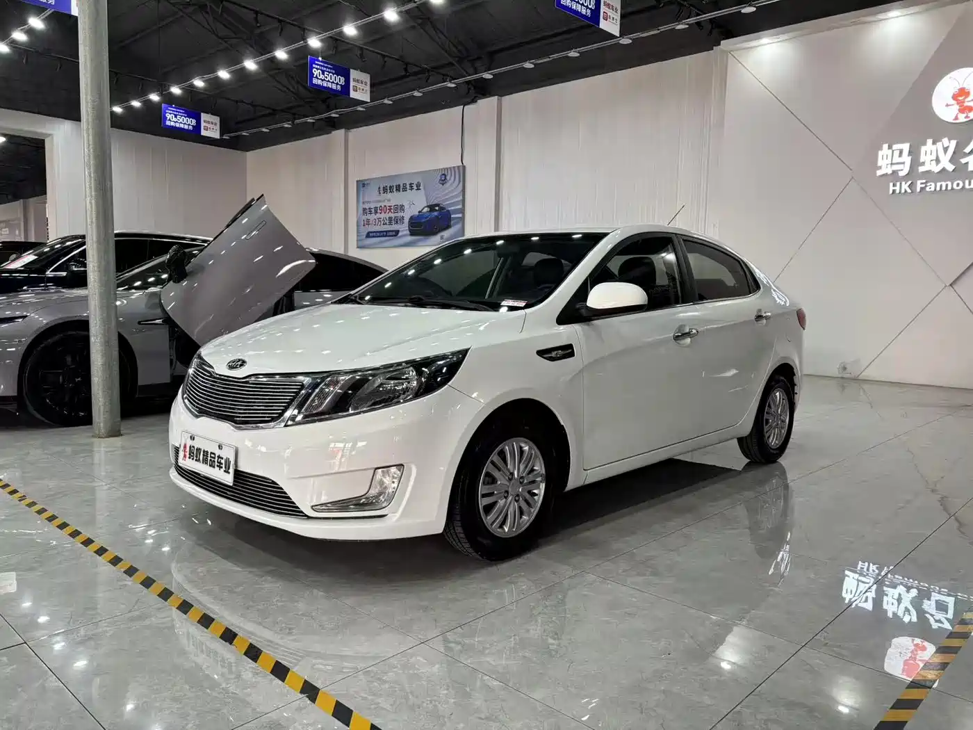 Kia K2 2012 2012 Sedan 1.4L AT GLS Commemorative Edition