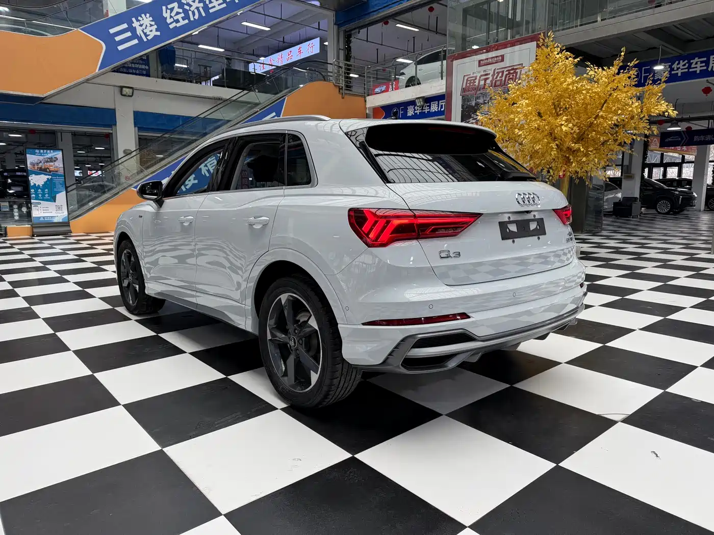 AUDI Q3