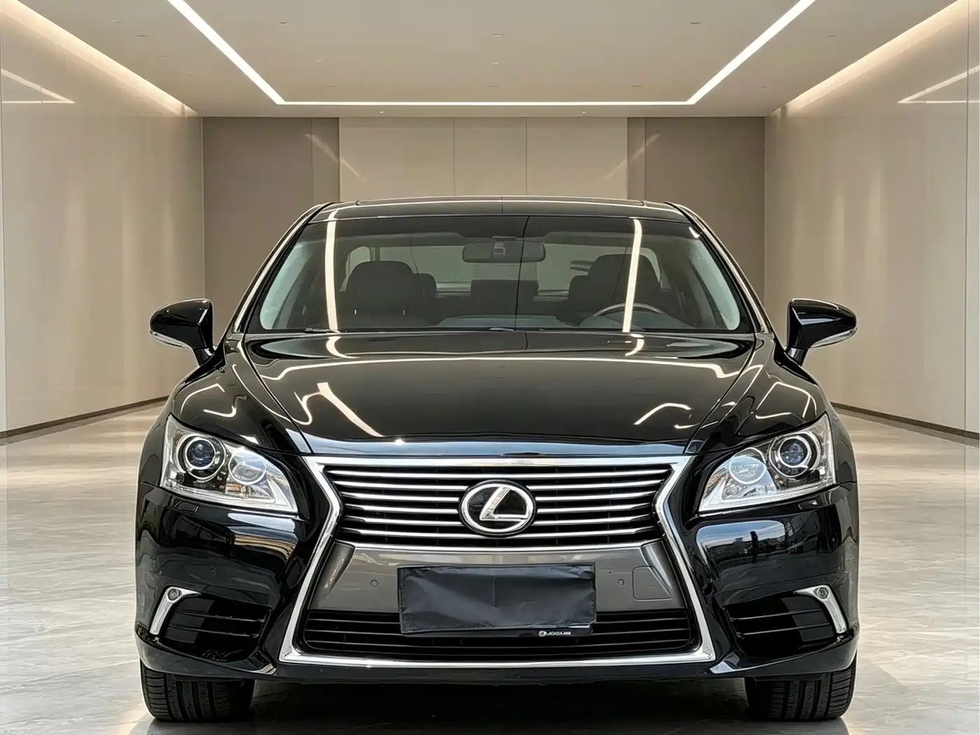 Фото 2 - Lexus LS