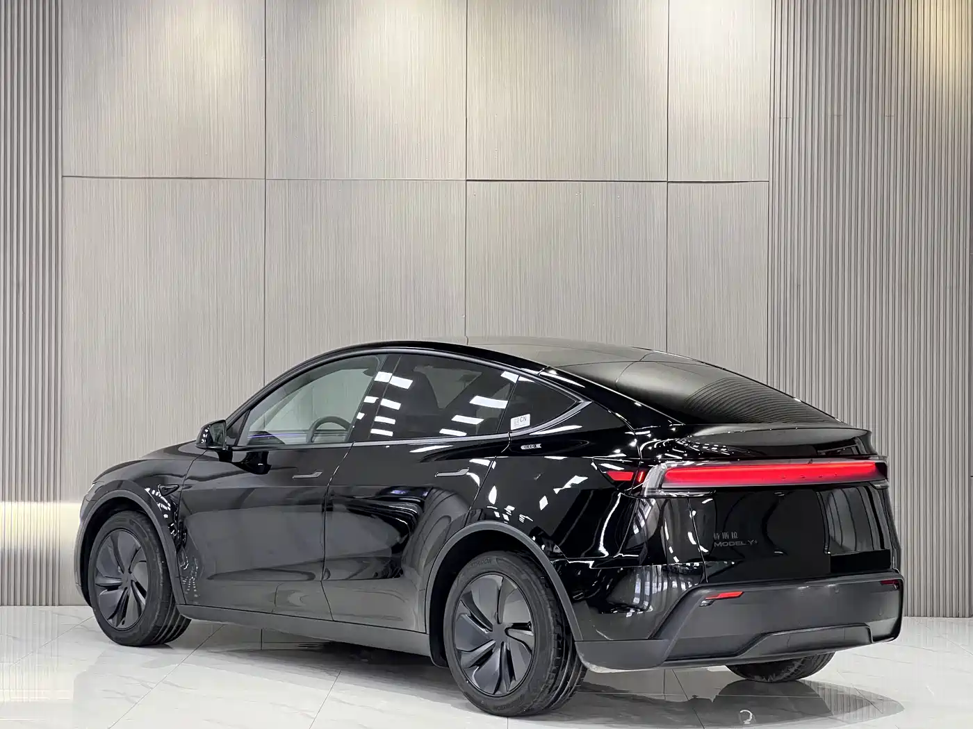 Tesla Model Y 2026 2025 Long Range All-Wheel Drive
