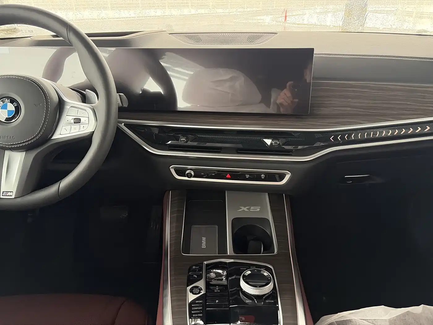 BMW X5 2025 Model xDrive 40Li M Sport Blackout Package фото 10