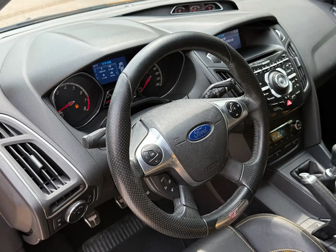 Ford Focus (Import) 2014 2013 2.0T ST Orange Edition