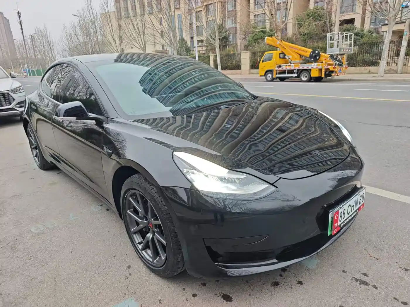 TESLA MODEL 3