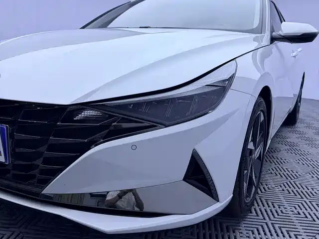 Hyundai Elantra 1.5L CVT LUX, Премиум