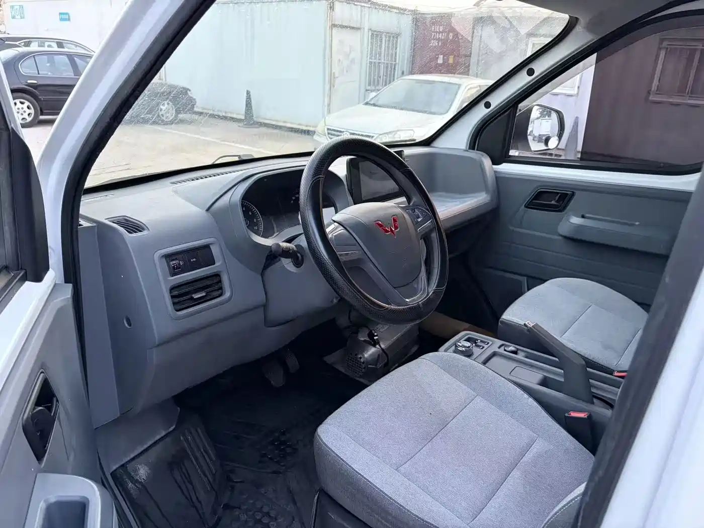 Wuling Motors Wuling Yangguang 2024 2024 300km Practical Enclosed Window Version 60kW