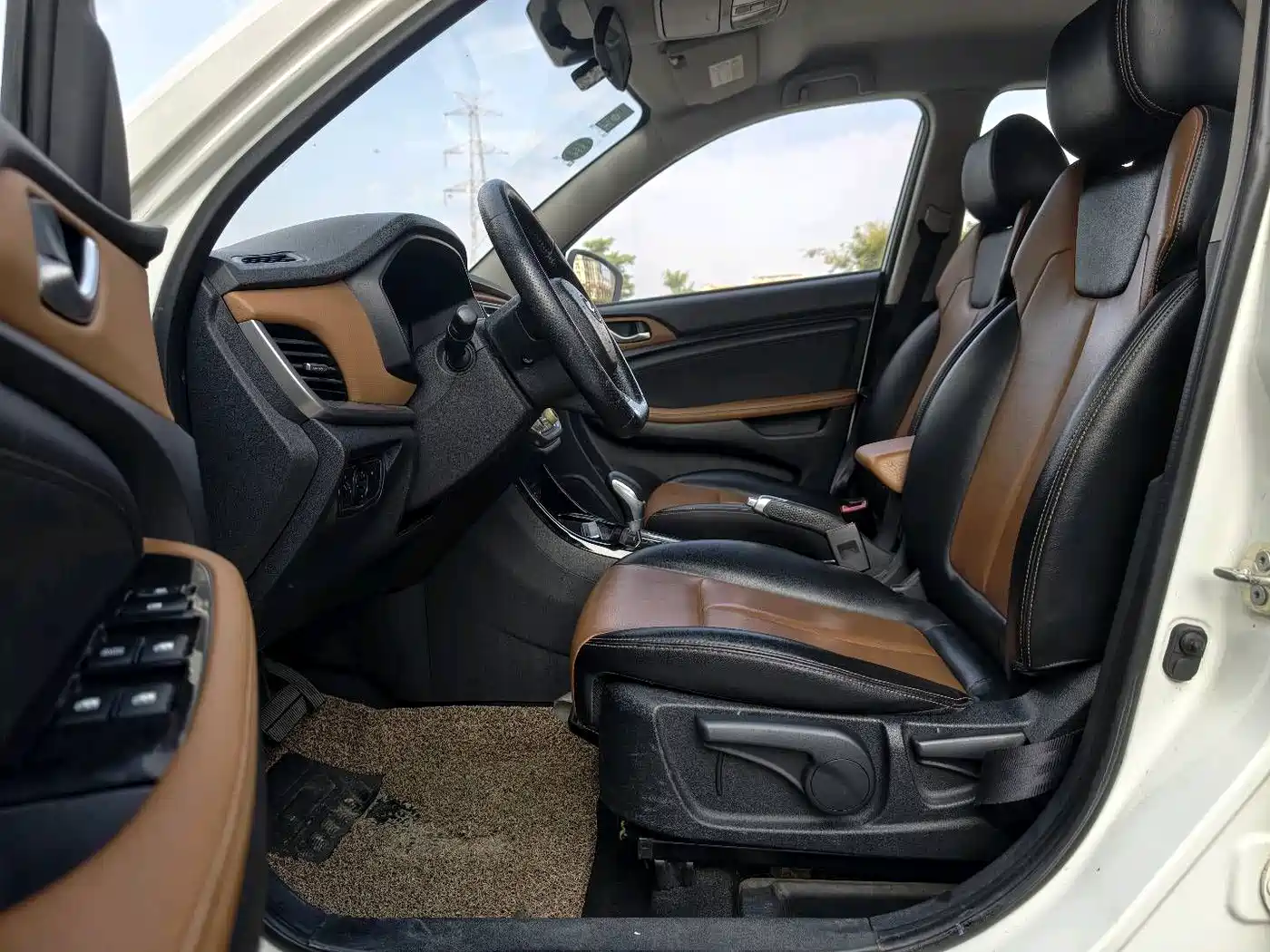 Landwind X2 2018 2017 1.6L Auto Sharp Edition