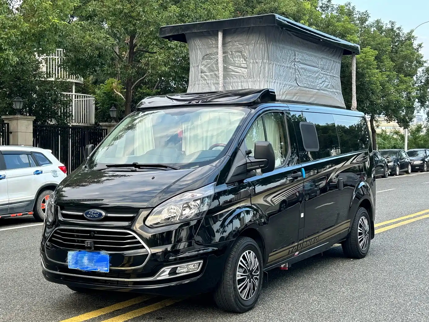 Ford Transit 2023 2022 2.0T Gasoline Automatic Multi-purpose Commercial Vehicle Medium Wheelbase Low Roof Dual-opening Tailgate China VI