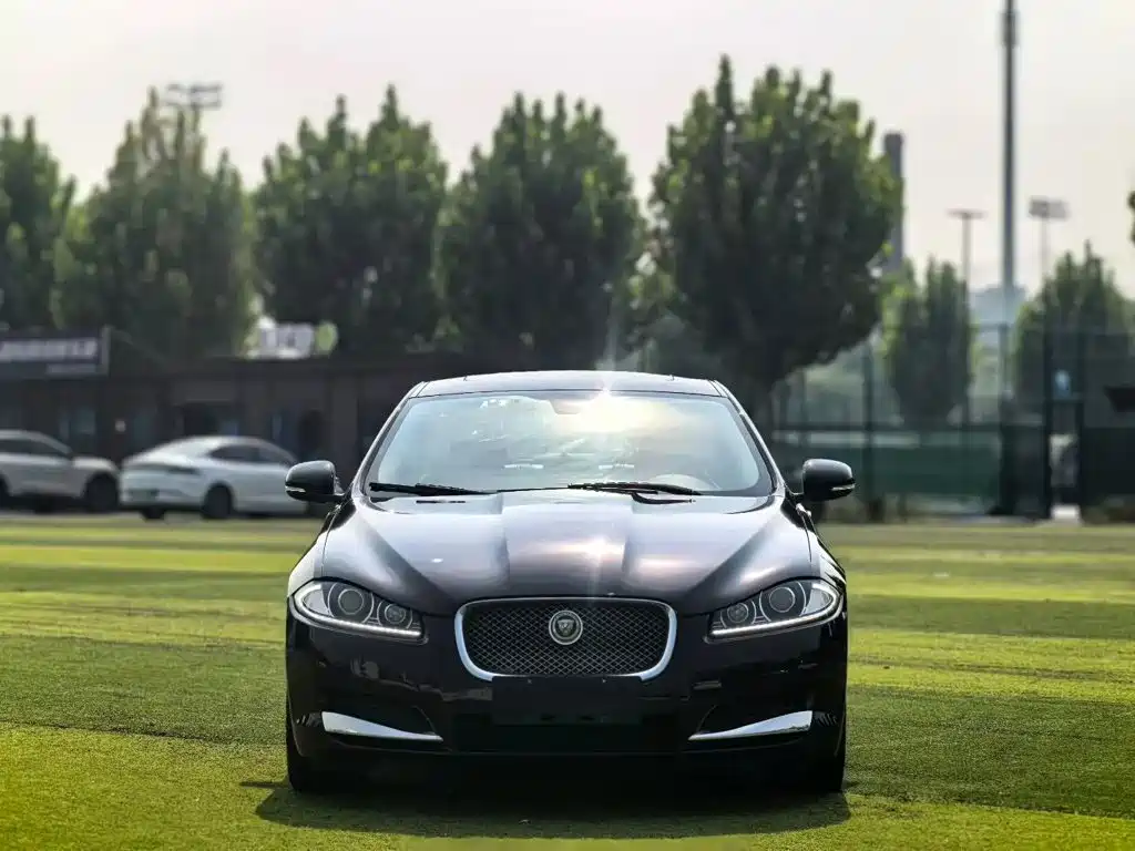 Jaguar XF 2015 2015 XF 2.0T Luxury Edition