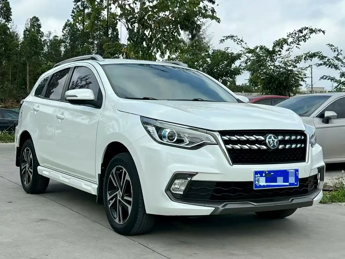 2018 Venucia T70