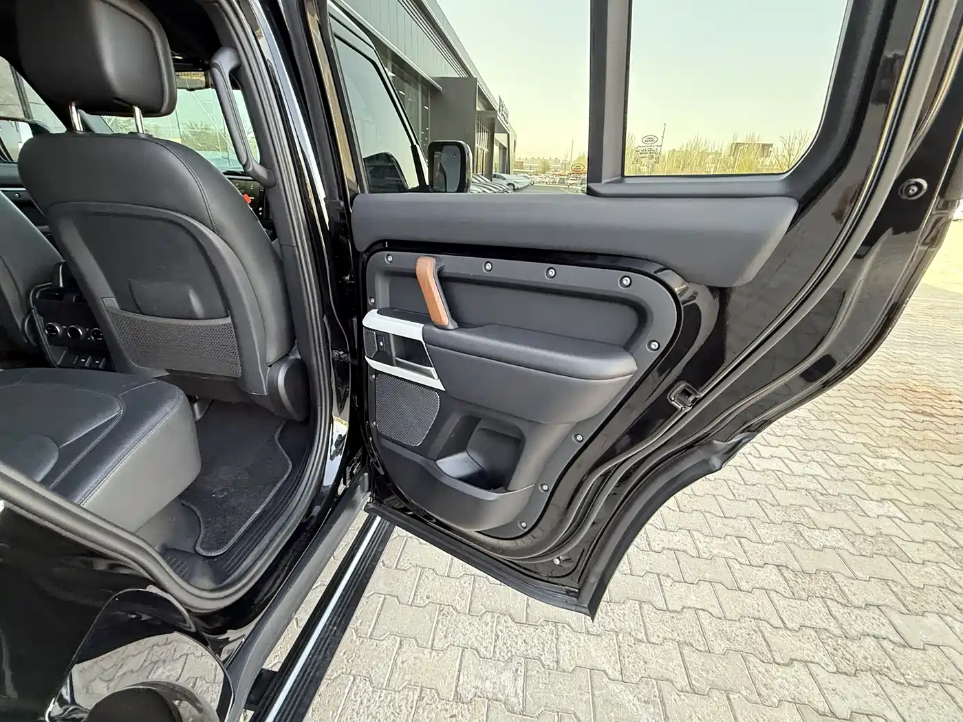 Land Rover Defender 2024 110 3.0T P400 X-DYNAMIC HSE фото 11