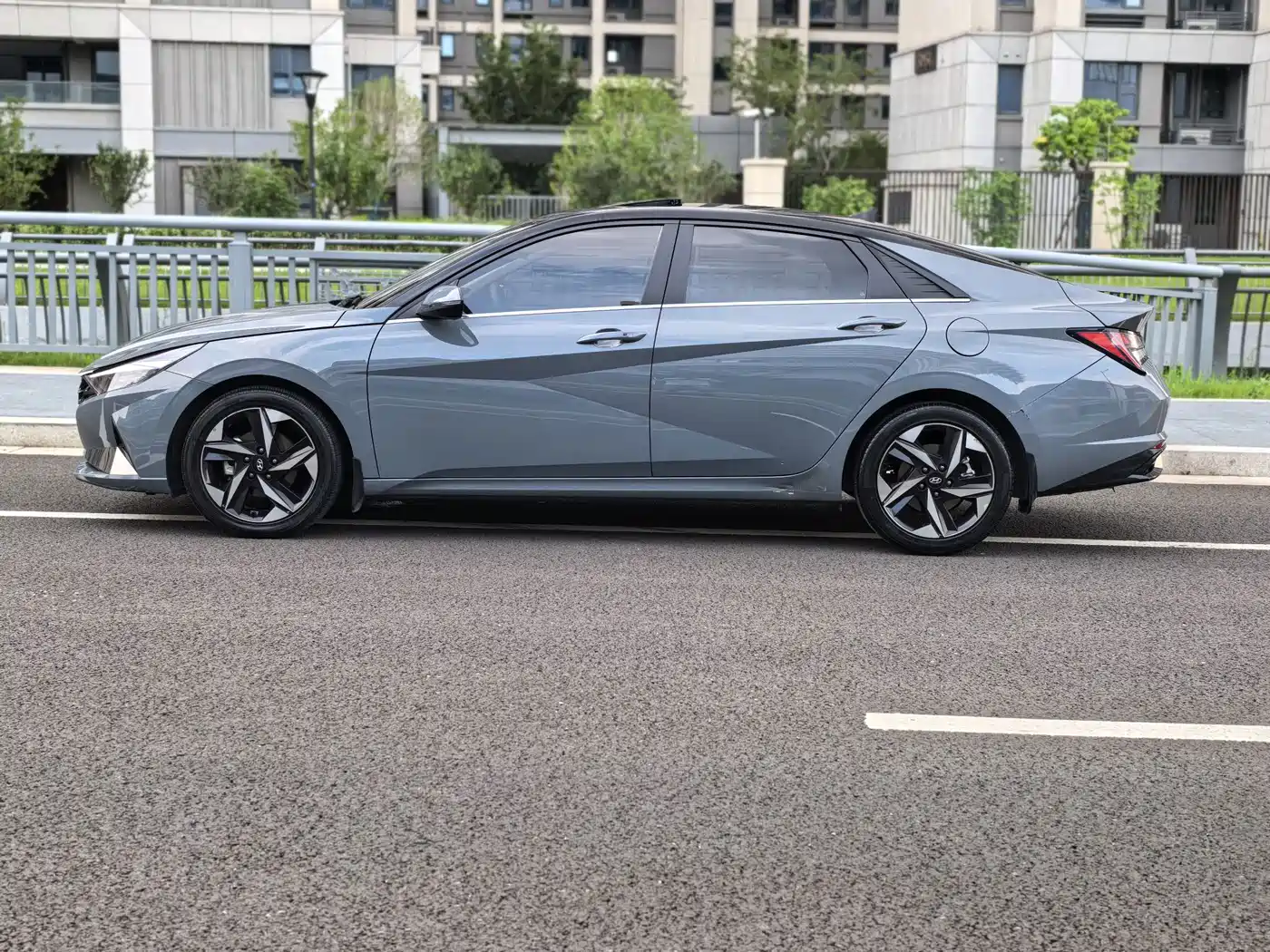 Photo 4 - Hyundai Elantra