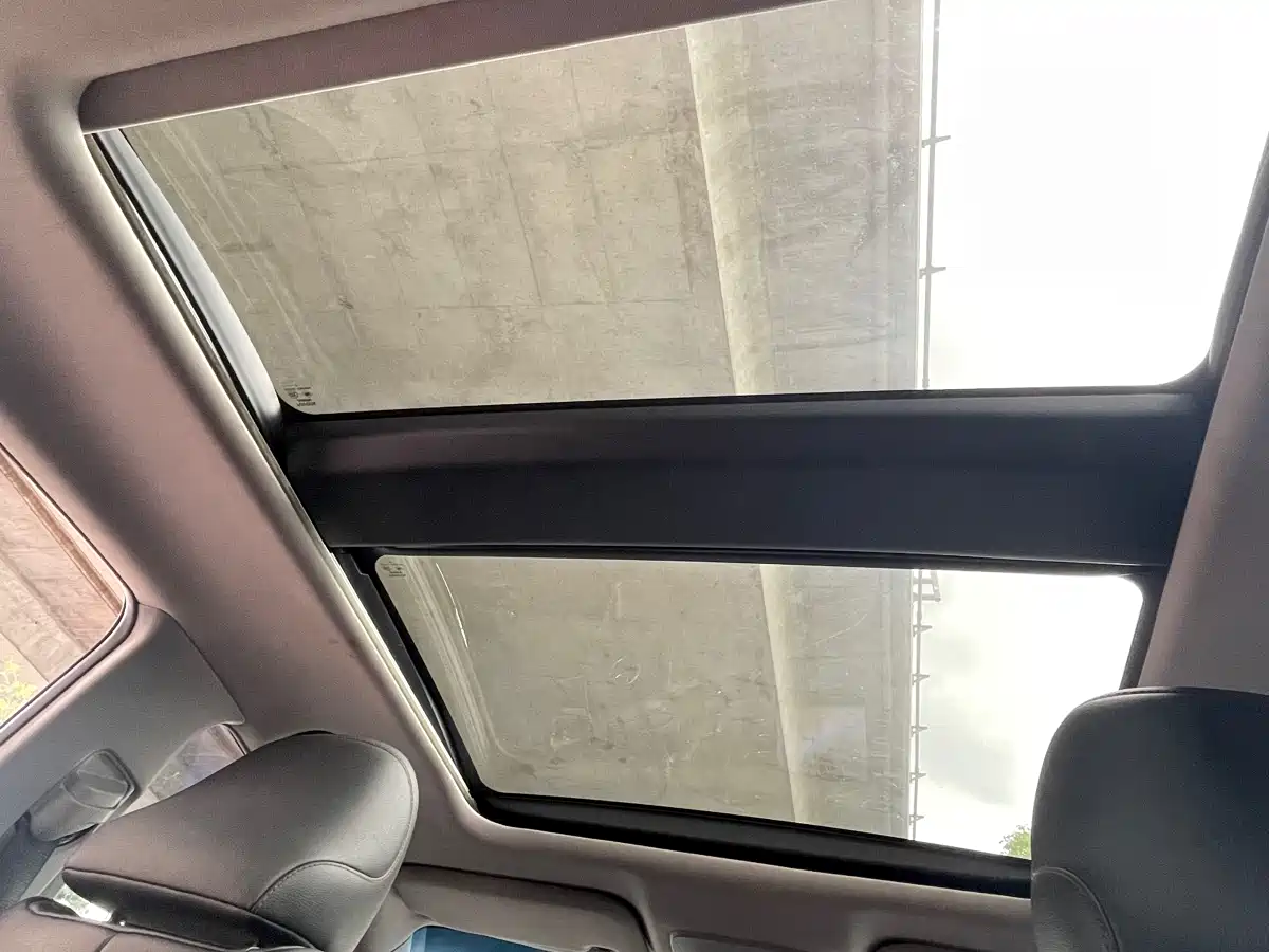 Toyota Camry 2018 Hybrid 2.5HQ Platinum фото 10