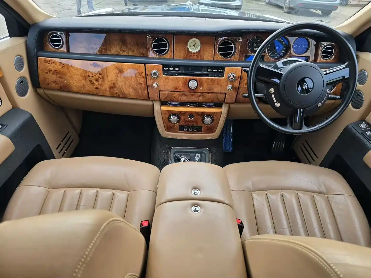 Фото 4 - Rolls-Royce Phantom