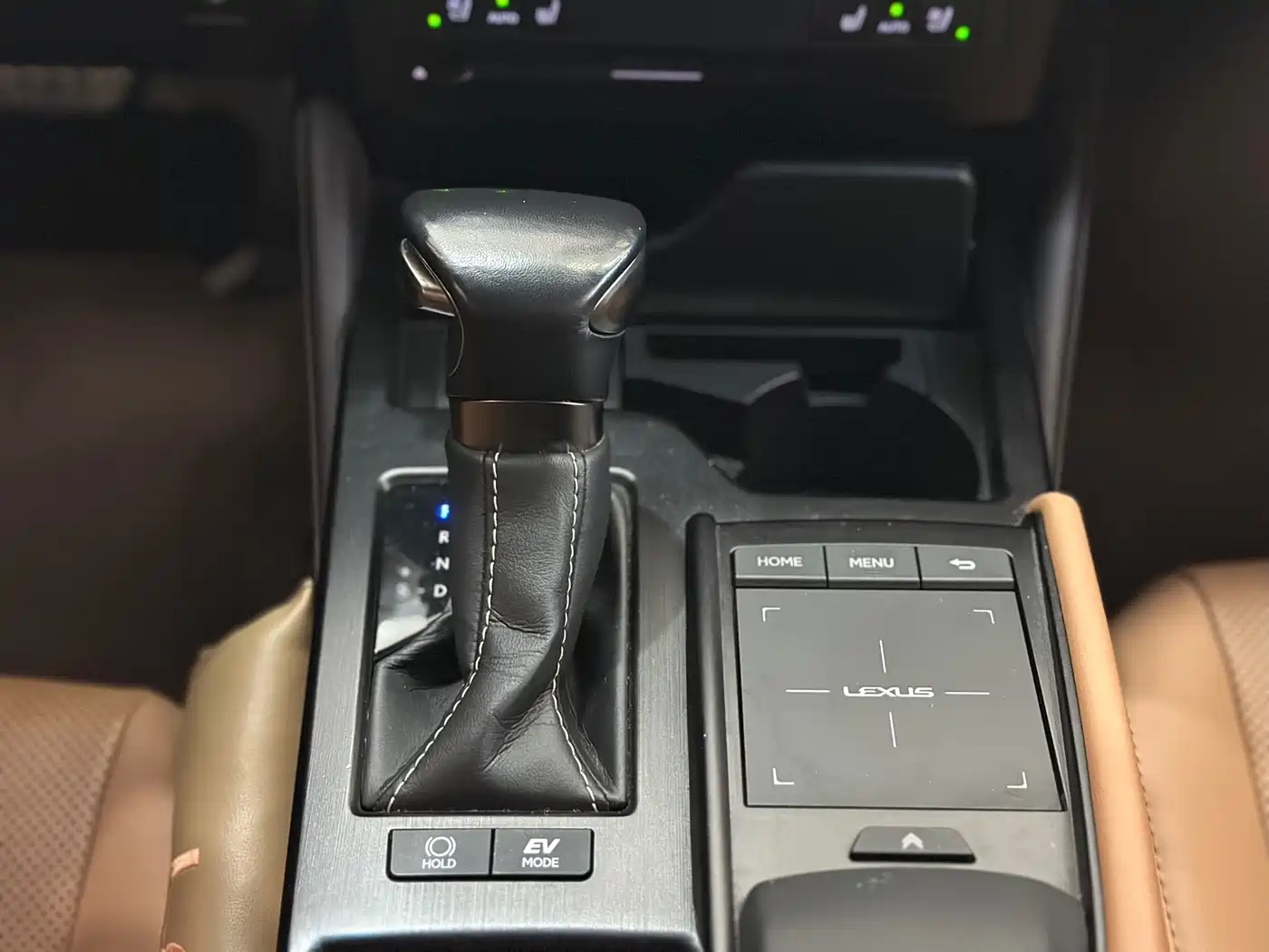Lexus ES 2020 300h Ultimate Edition фото 10