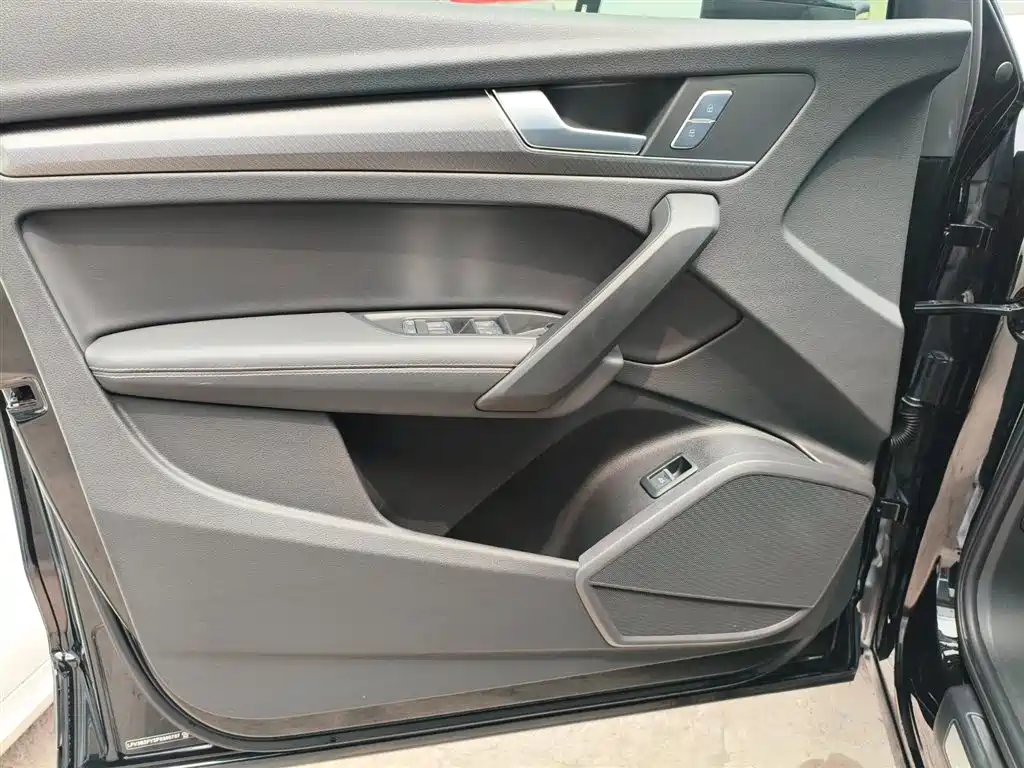 Audi Q5L 2023 40T Luxury Dynamic фото 7