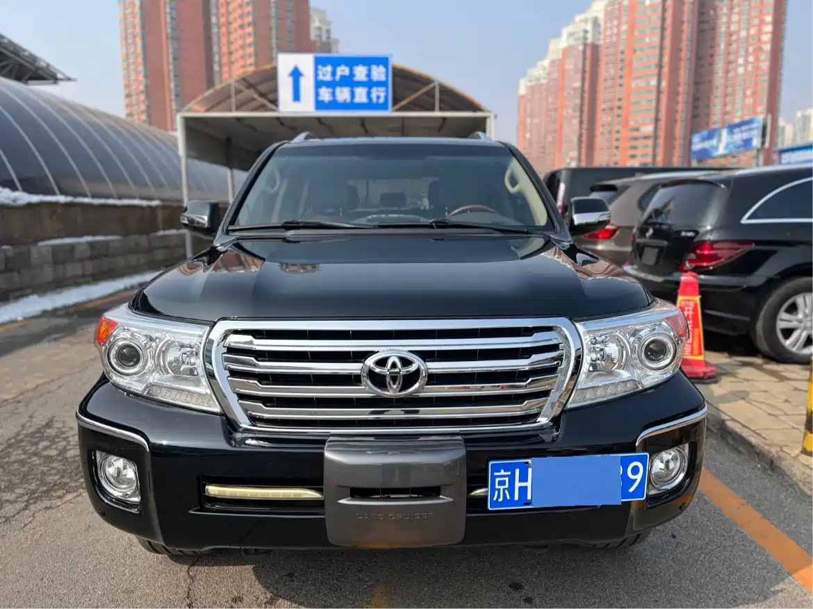 Toyota Land Cruiser (Import) 2015 4.0L V6 Middle East Limited Edition фото 2