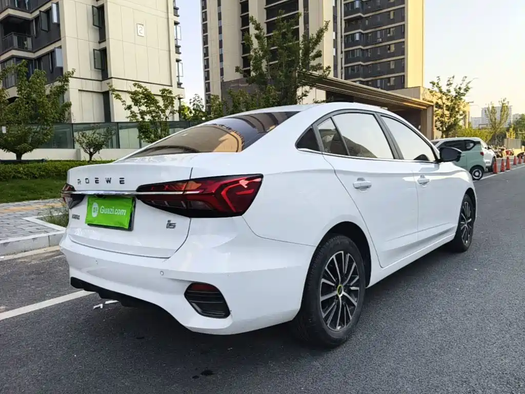 Фото 7 - Roewe i5