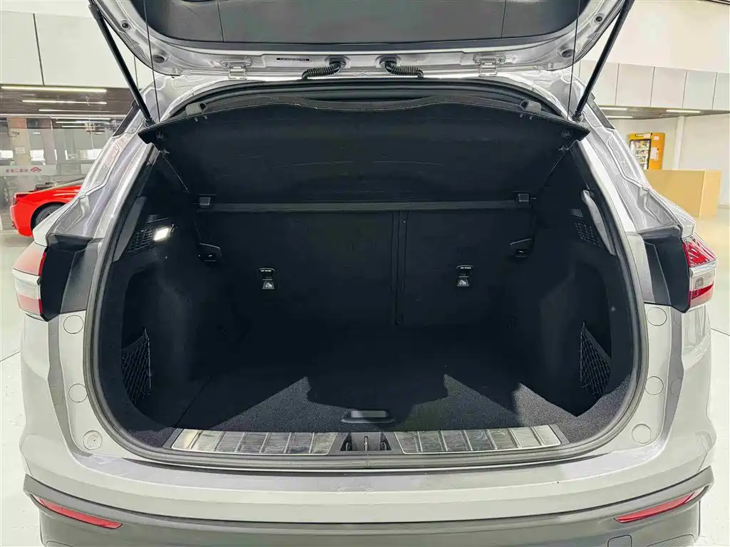 Фото 21 - Geely Coolray