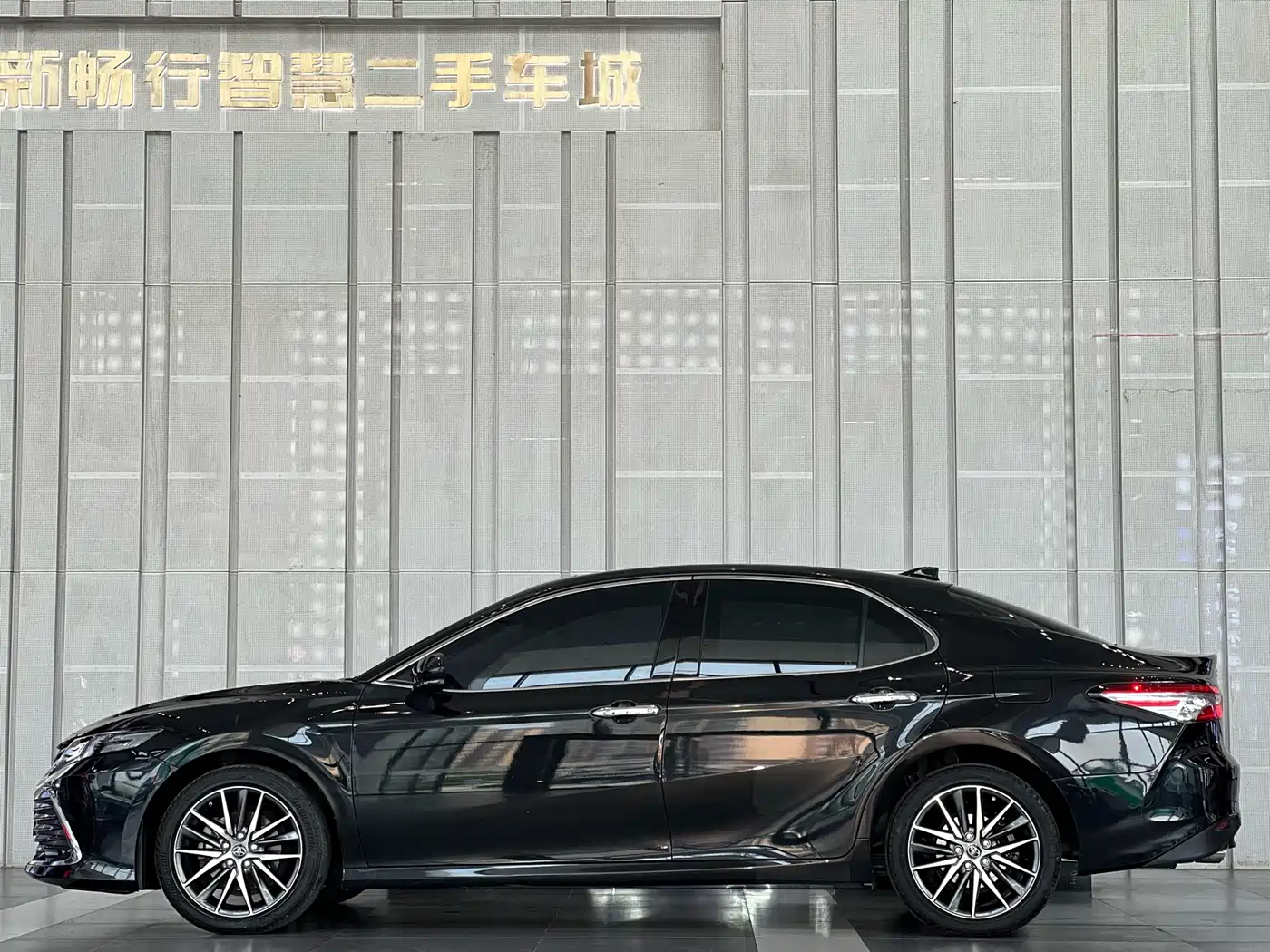 Toyota Camry 2021 2.5G Luxury Edition фото 4