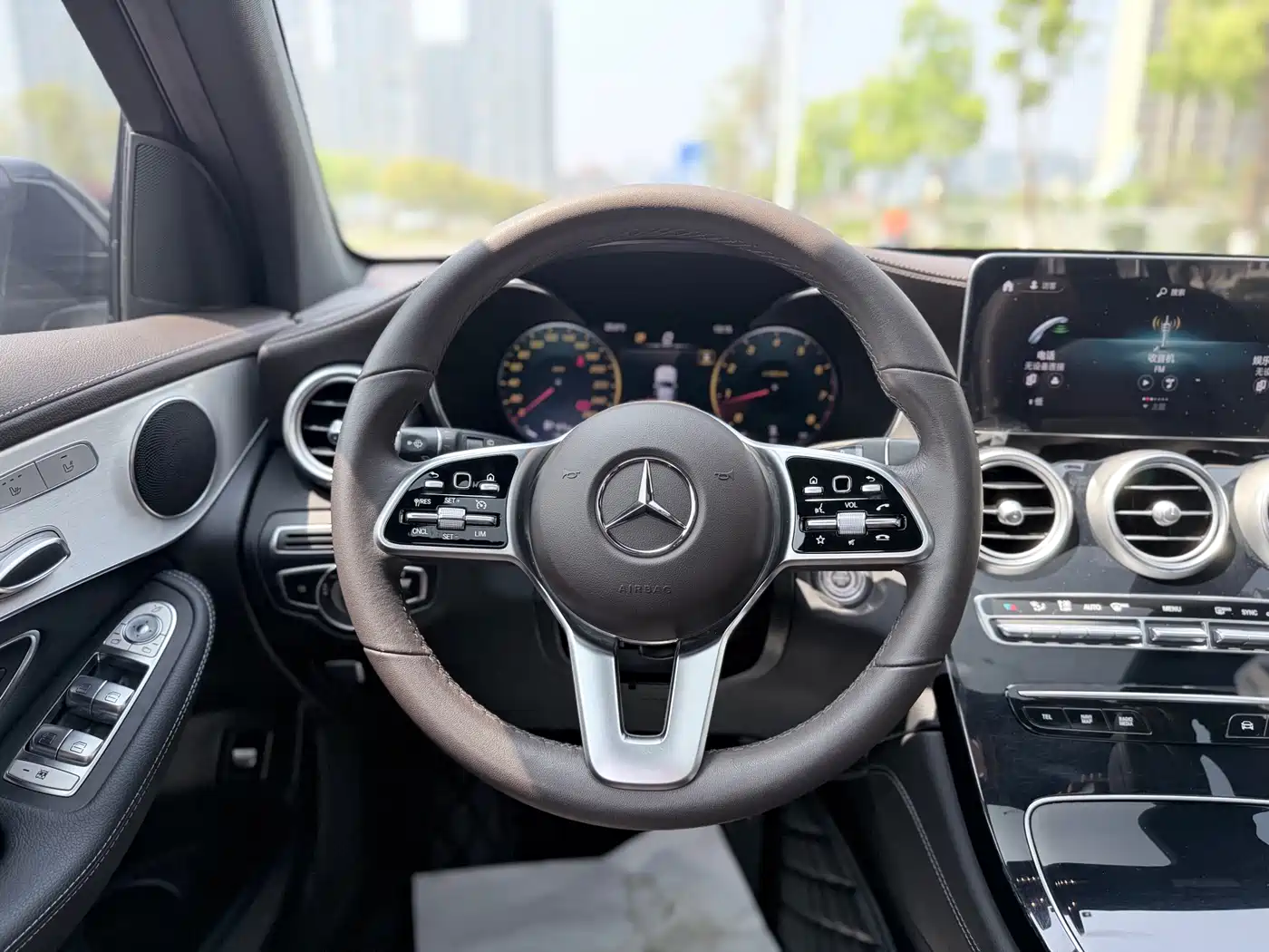 Mercedes-Benz GLC 2021 GLC 260 L 4MATIC Sporty фото 5