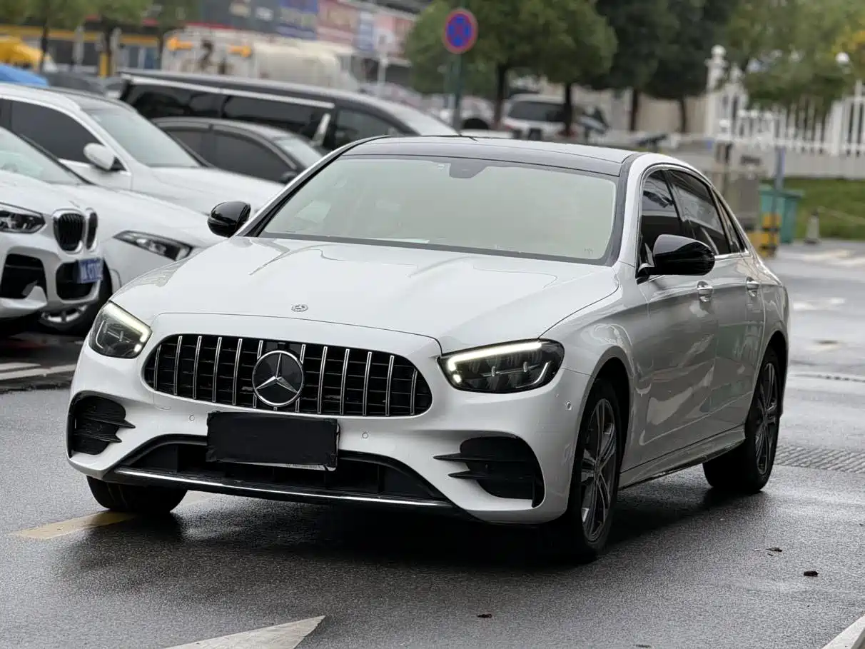 Фото 2 - Mercedes-Benz E-Class