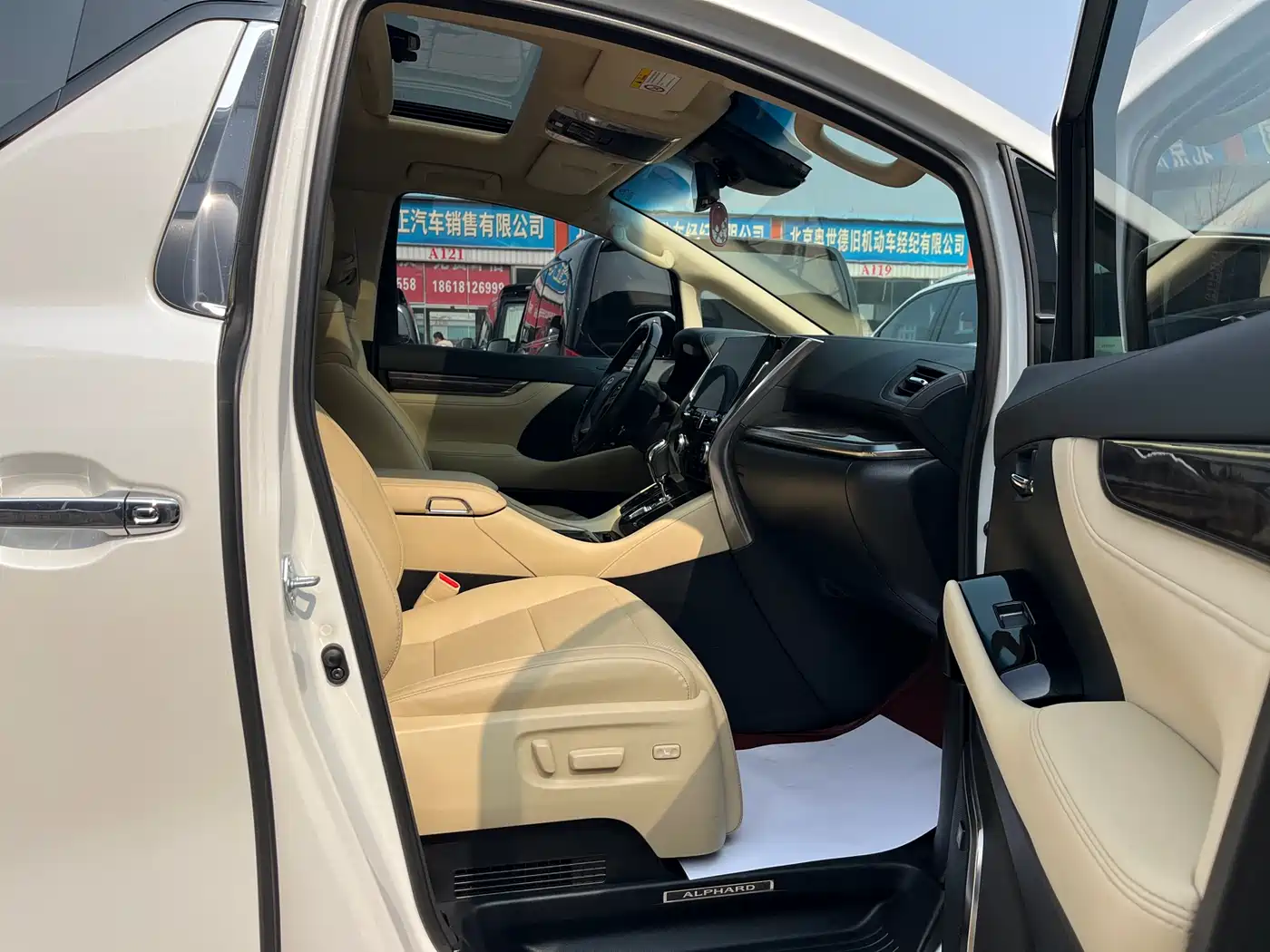 Toyota Alphard 2021 Hybrid 2.5L Premium фото 25