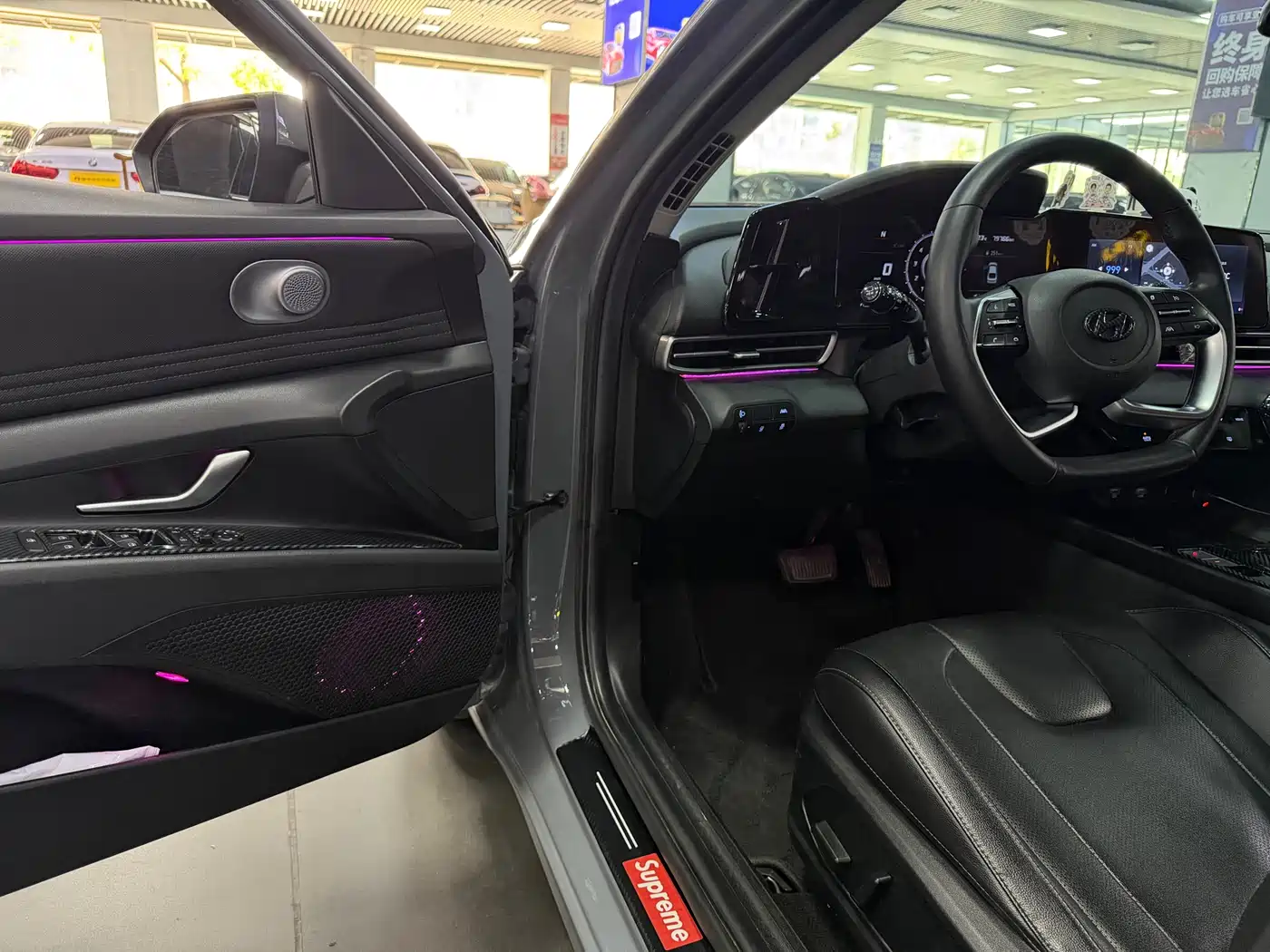 Hyundai Elantra 2021 1.5L CVT LUX Premium Edition фото 14