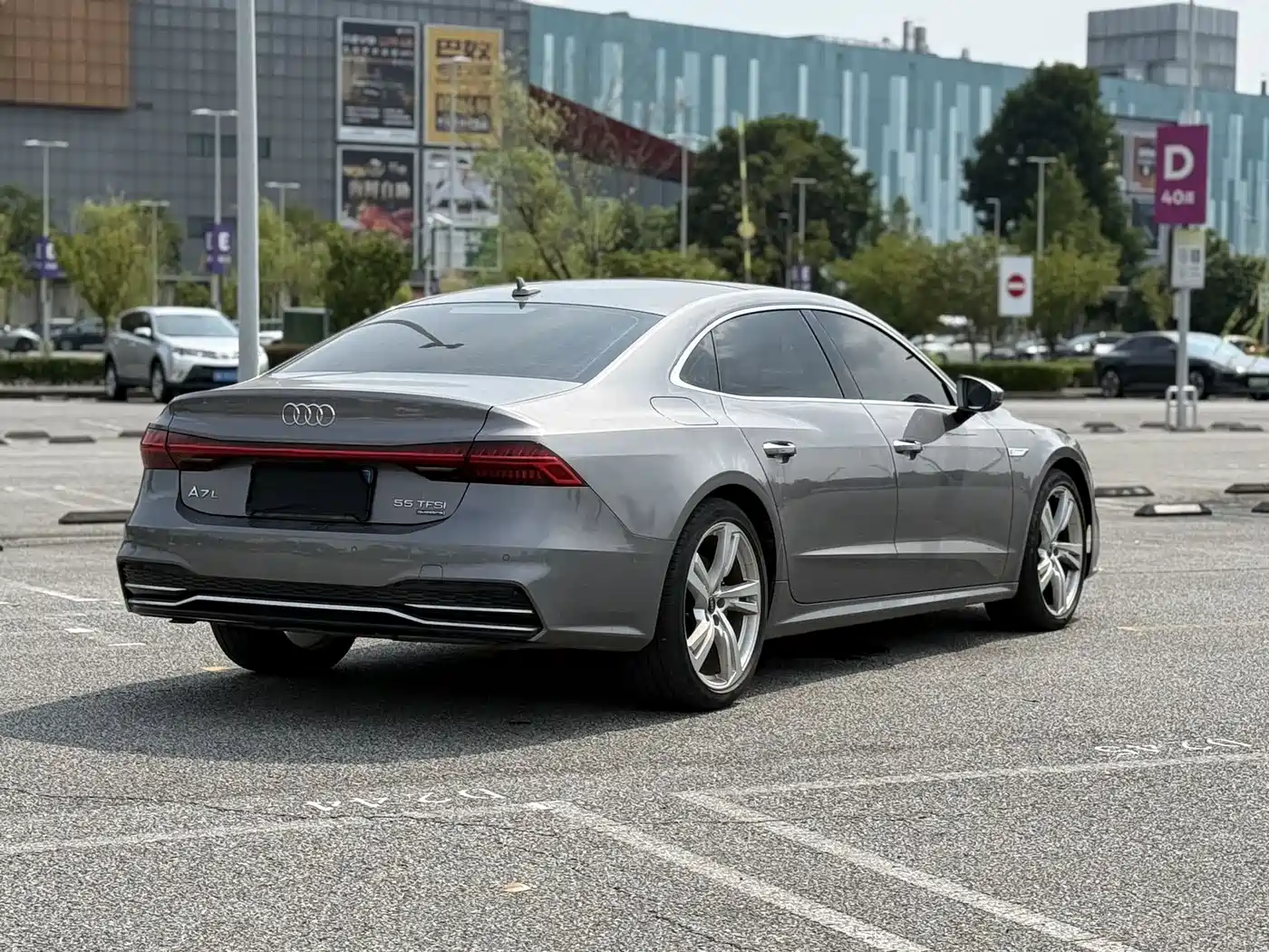 Фото 5 - Audi A7L