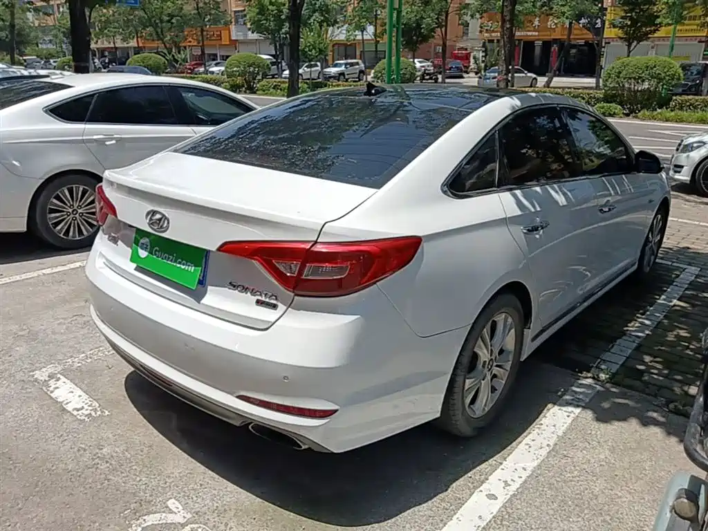 HYUNDAI SONATA