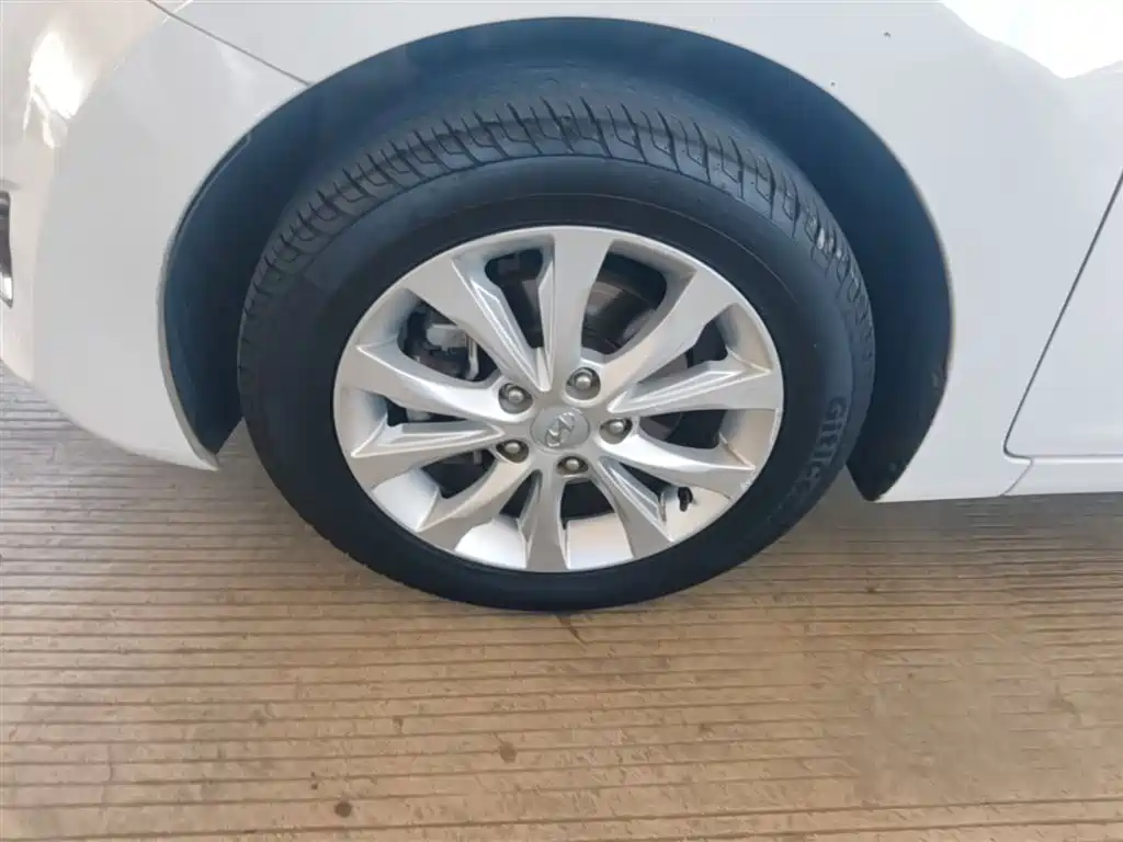 Hyundai Langdong 2016 1.6L Automatic Smart Edition фото 23
