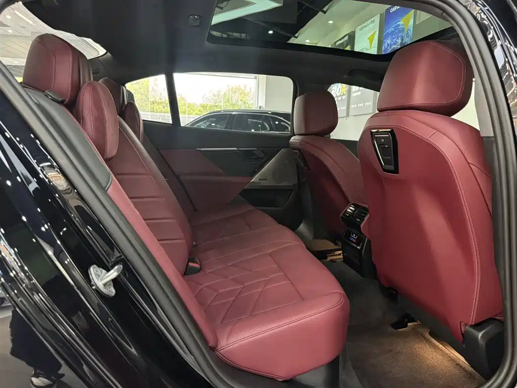 BMW 5 Series 2024 530Li Leading Model Luxury Package фото 24