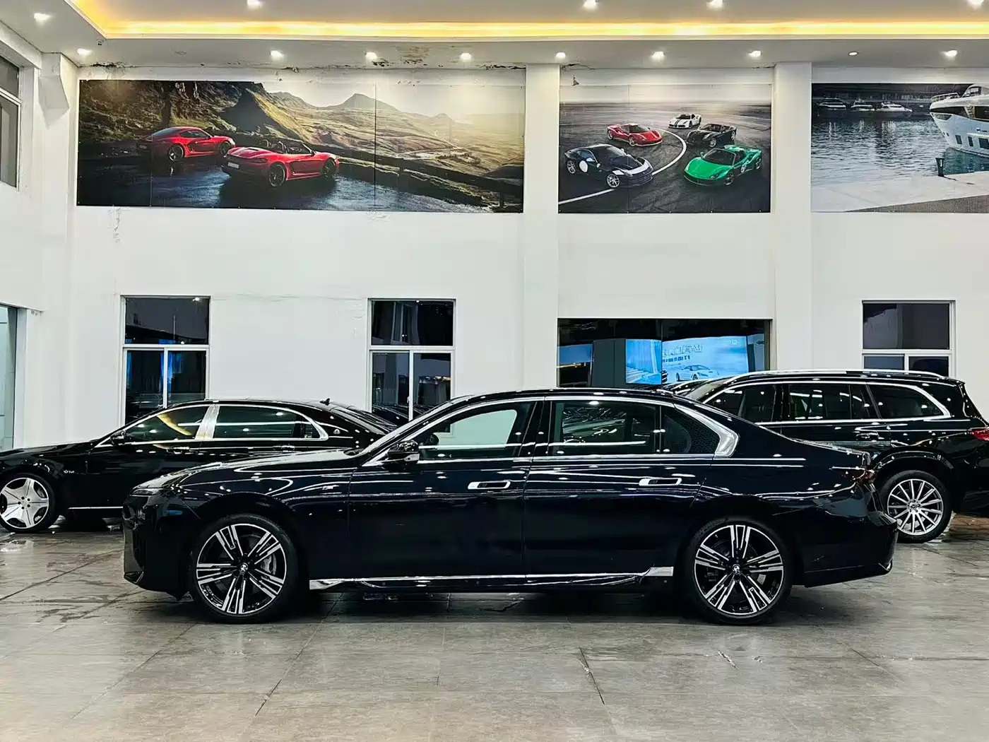 BMW 7 Series 2023 740Li Exclusive M Sport Package фото 3