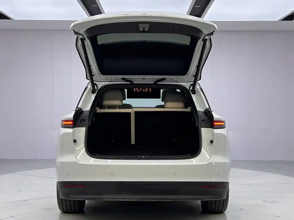 Li Auto i6 2026 2025 4WD Base Model