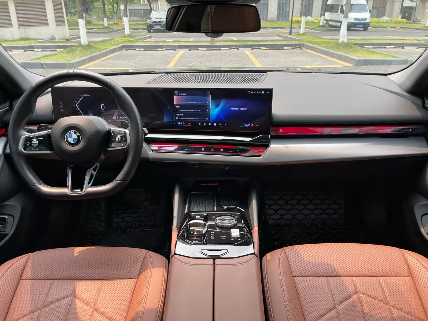 BMW 5 Series 2024 530Li Leading M Sport Package фото 15