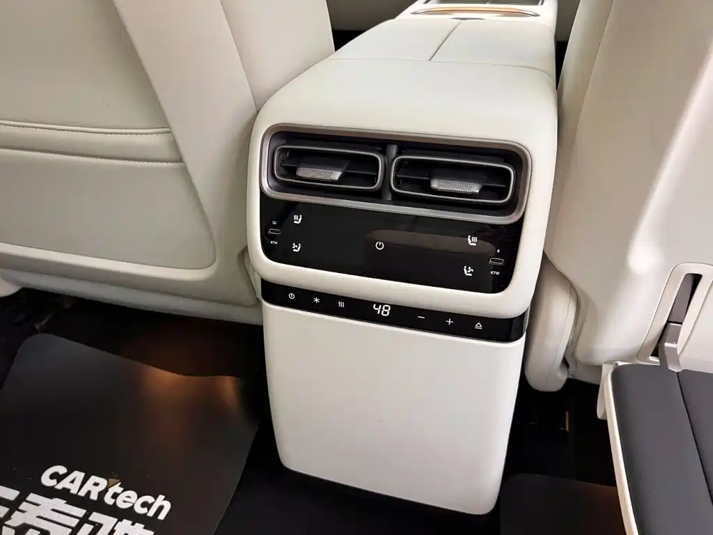 Li Auto i6 2026 2025 4WD Base Model