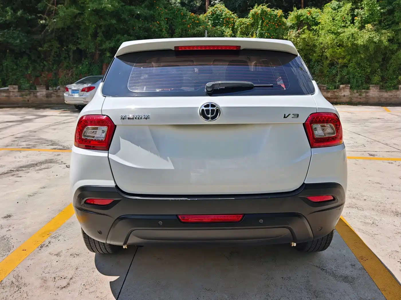 Zhonghua V3 2016 2016 1.5L Manual Comfort