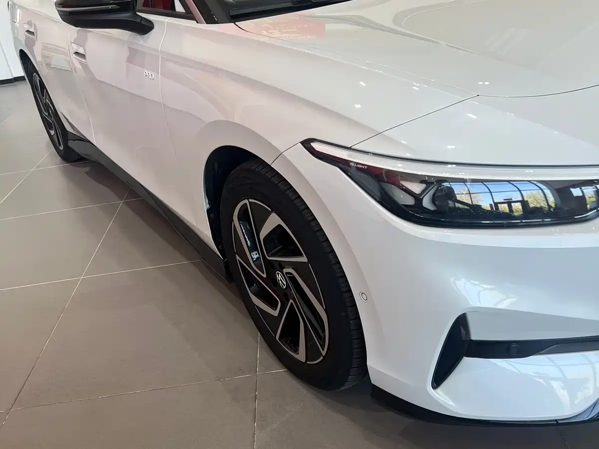 VOLKSWAGEN ID.7 VIZZION